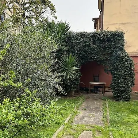Piano Terra Con Giardino Condiviso *